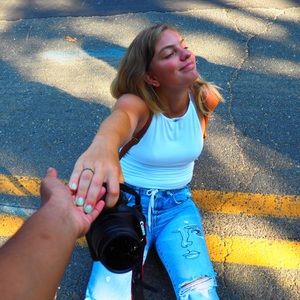 Meet your Posher, Alexi